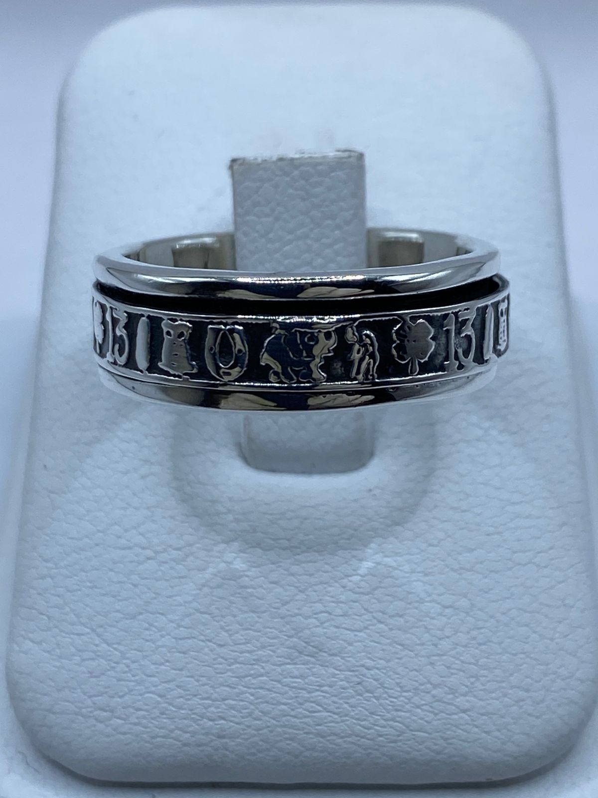 Anillo Giratorio de Plata 925 con Símbolos de la Suerte — vista lateral