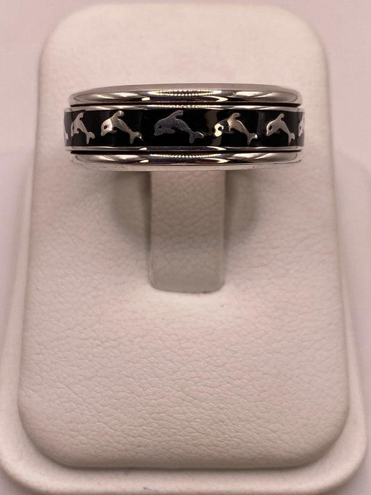 Anillo Giratorio de Plata .925 con Delfines y Obsidiana — vista lateral