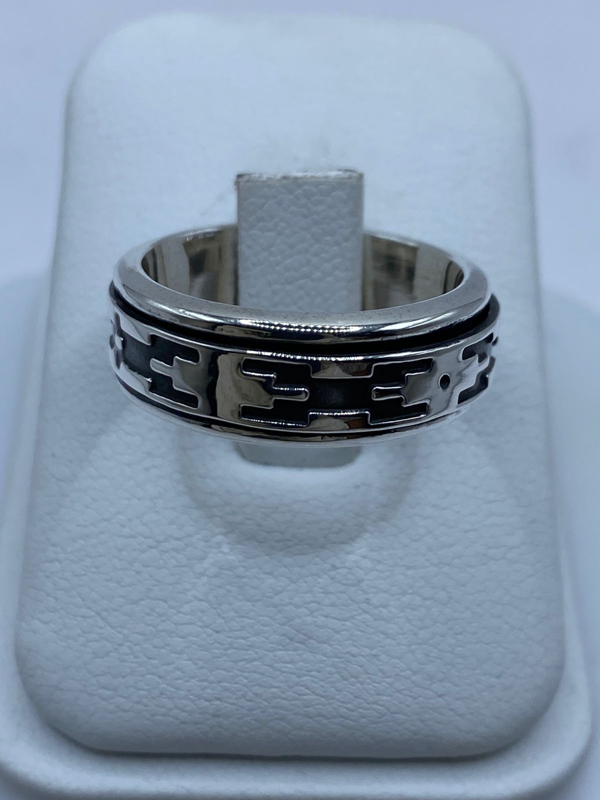 Anillo Giratorio de Plata 925 con Diseño Abstracto Contemporáneo, vista frontal