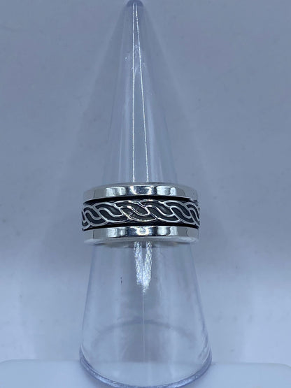 Anillo Giratorio de Plata 925 con Diseño de Cadena Entrelazada, vista lateral