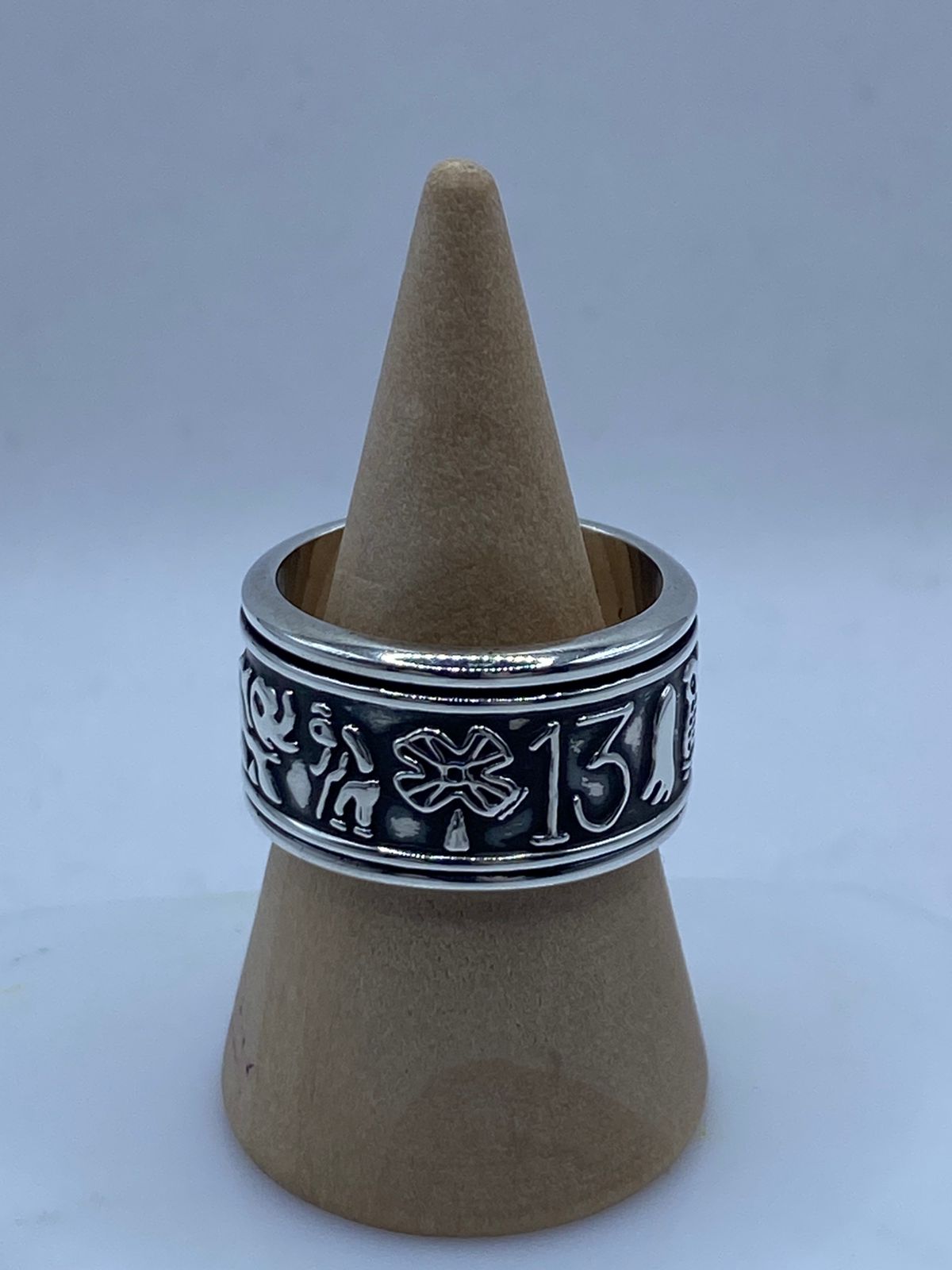 Anillo Giratorio de Plata 925 con Diseño de Elefantes y Número 13, vista lateral