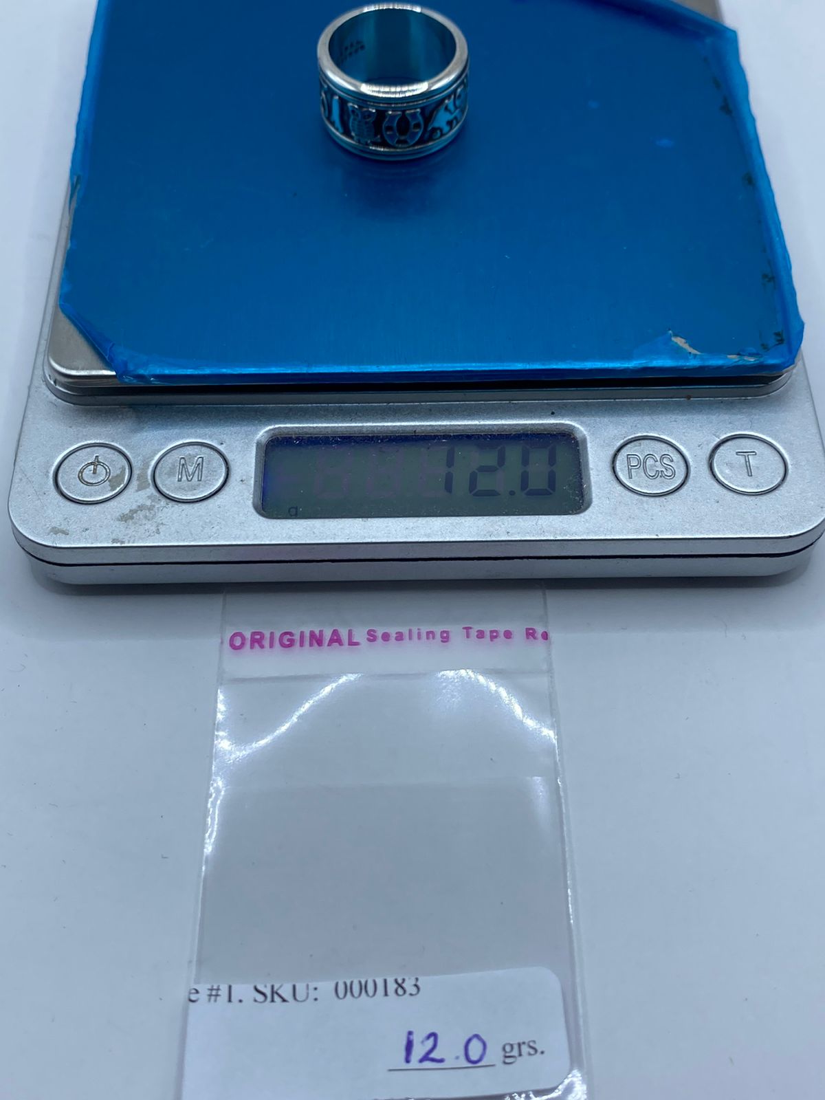Anillo Giratorio de Plata 925 con Diseño de Elefantes y Número 13, peso en gramos (báscula)