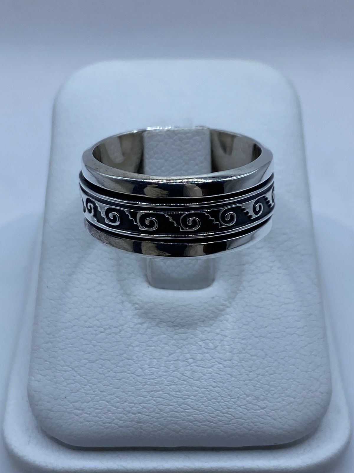Anillo Giratorio de Plata 925 con Diseño de Espirales, vista frontal