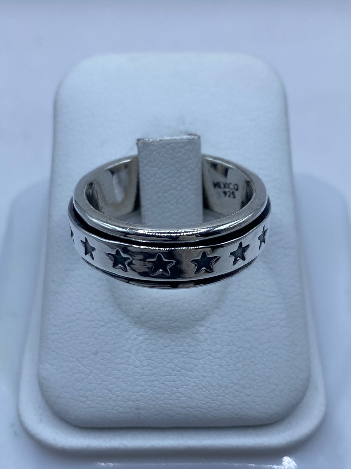 Anillo Giratorio de Plata 925 con Diseño de Estrellas, vista lateral
