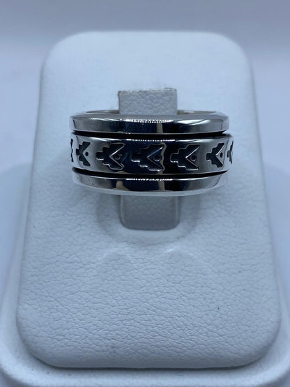 Anillo Giratorio de Plata 925 con Diseño de Flechas — vista lateral