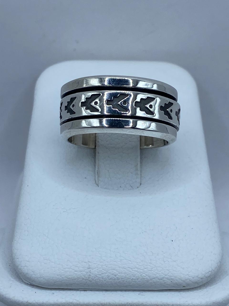 Anillo Giratorio de Plata 925 con Diseño de Flechas, vista frontal