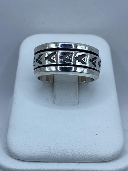 Anillo Giratorio de Plata 925 con Diseño de Flechas, vista frontal