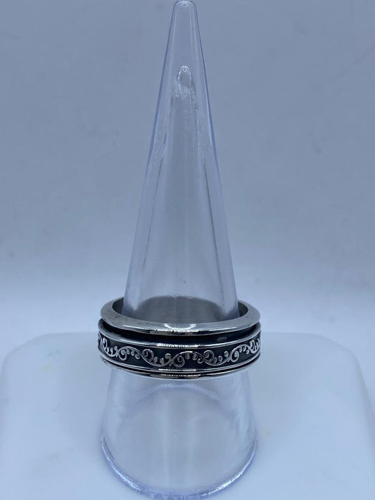 Anillo Giratorio de Plata 925 con Diseño Floral Clásico — vista lateral