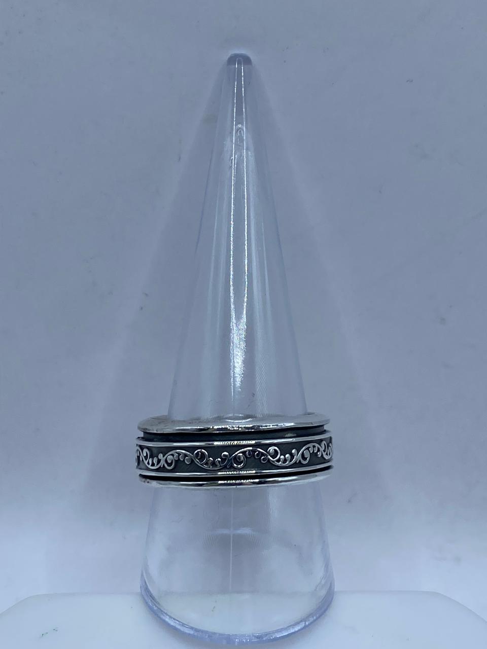 Anillo Giratorio de Plata 925 con Diseño Floral Clásico, vista frontal