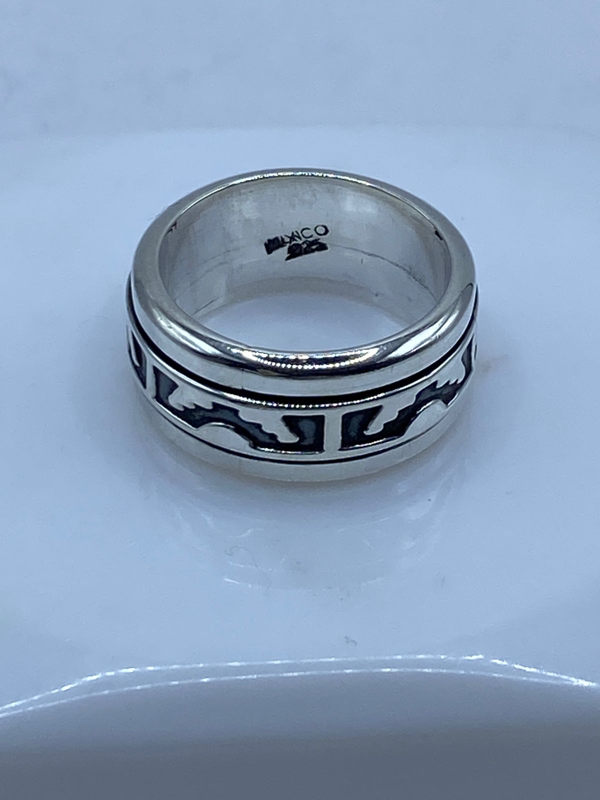 Anillo Giratorio de Plata 925 con Diseño Geométrico Prehispánico, vista lateral