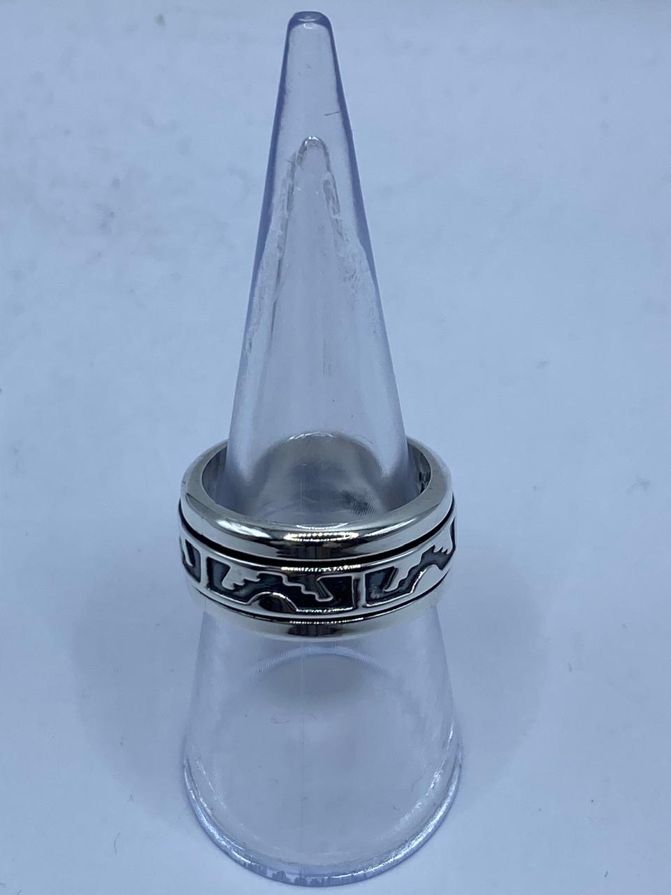 Anillo Giratorio de Plata 925 con Diseño Geométrico Prehispánico, vista frontal