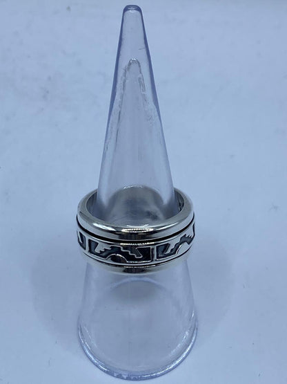 Anillo Giratorio de Plata 925 con Diseño Geométrico Prehispánico, vista frontal