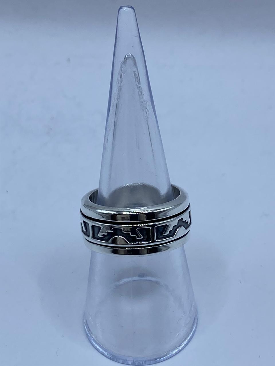 Anillo Giratorio de Plata 925 con Diseño Geométrico Prehispánico — vista lateral