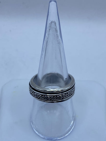Anillo Giratorio de Plata 925 con Diseño Geométrico de Triángulos , vista frontal