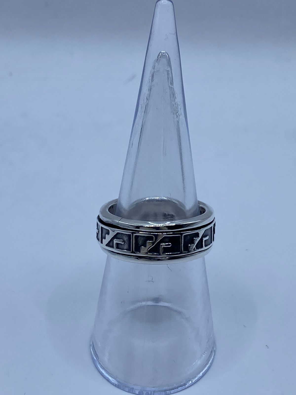 Anillo Giratorio de Plata 925 con Diseño Geométrico Tribal, vista frontal