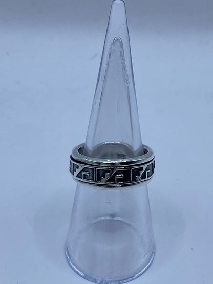 Anillo Giratorio de Plata 925 con Diseño Geométrico Tribal, vista frontal