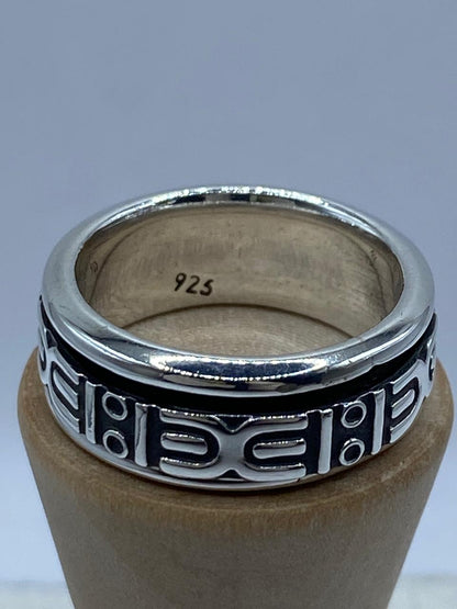 Anillo Giratorio de Plata 925 con Diseño Geométrico Tribal, vista frontal