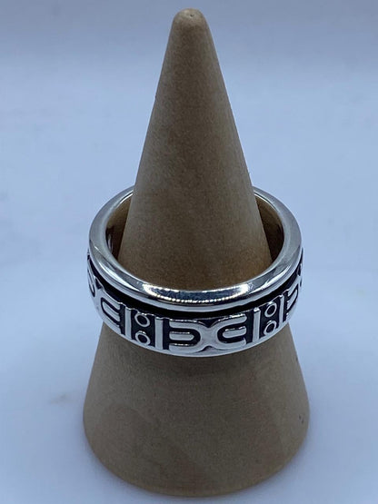 Anillo Giratorio de Plata 925 con Diseño Geométrico Tribal