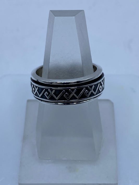 Anillo Giratorio de Plata 925 con Diseño Geométrico en Zigzag — vista lateral