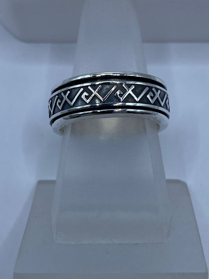 Anillo Giratorio de Plata 925 con Diseño Geométrico en Zigzag, vista lateral