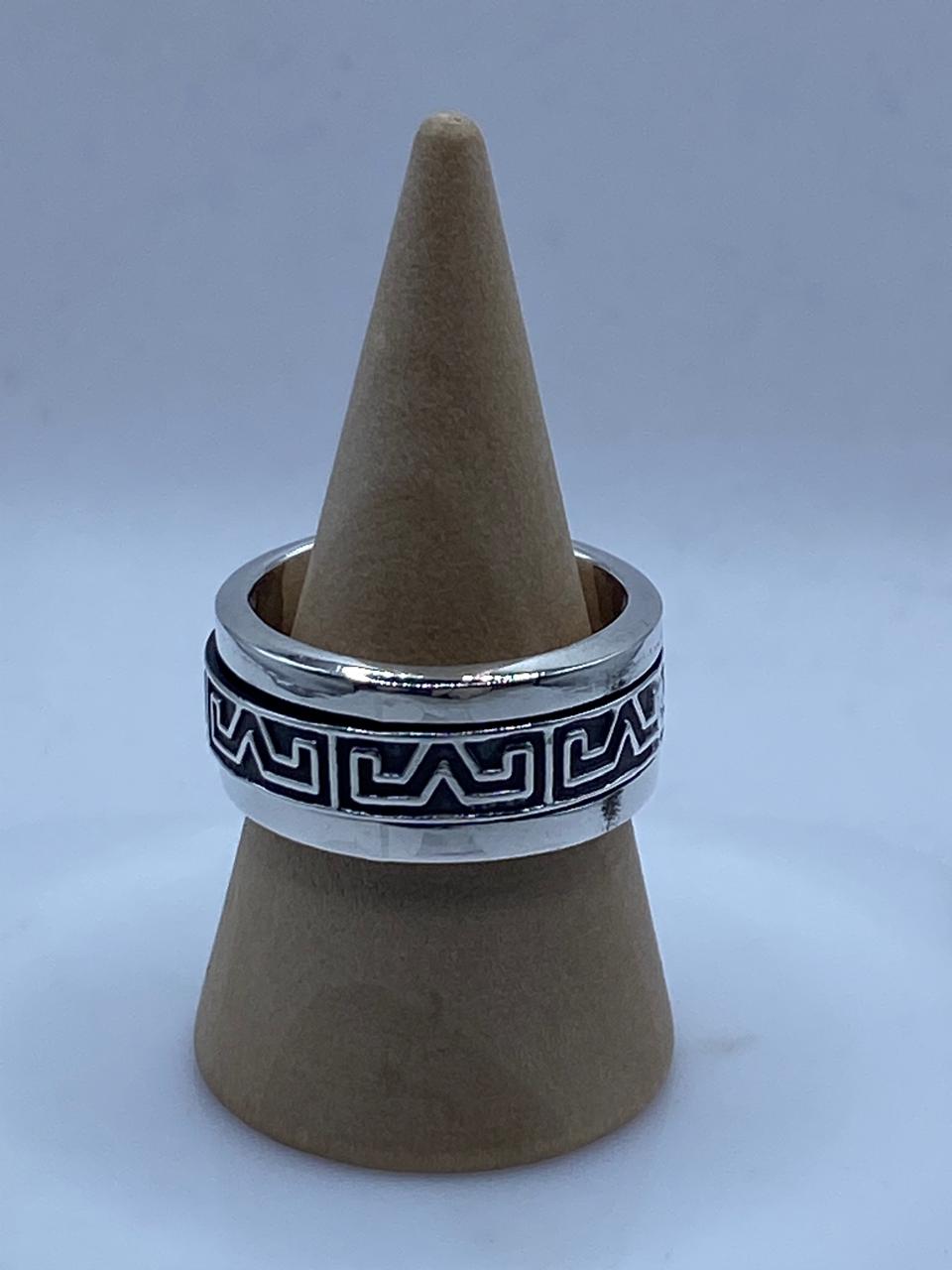 Anillo Giratorio de Plata 925 con Diseño Greca Geométrica — vista lateral