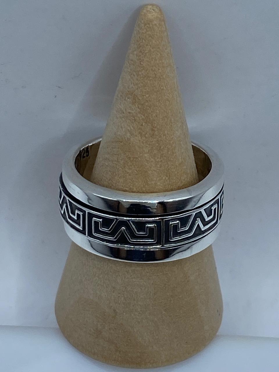 Anillo Giratorio de Plata 925 con Diseño Greca Geométrica, vista frontal