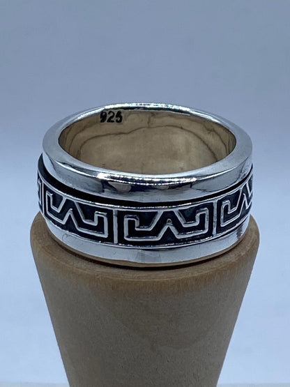 Anillo Giratorio de Plata 925 con Diseño Greca Geométrica, vista de detalle
