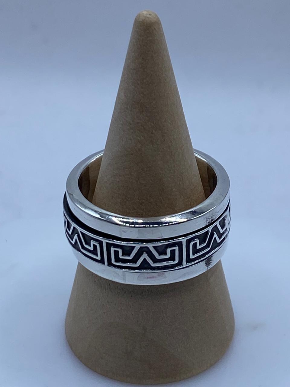Anillo Giratorio de Plata 925 con Diseño Greca Geométrica, vista lateral