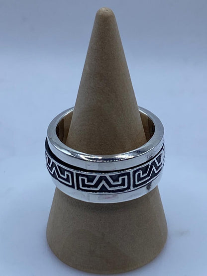 Anillo Giratorio de Plata 925 con Diseño Greca Geométrica, vista lateral