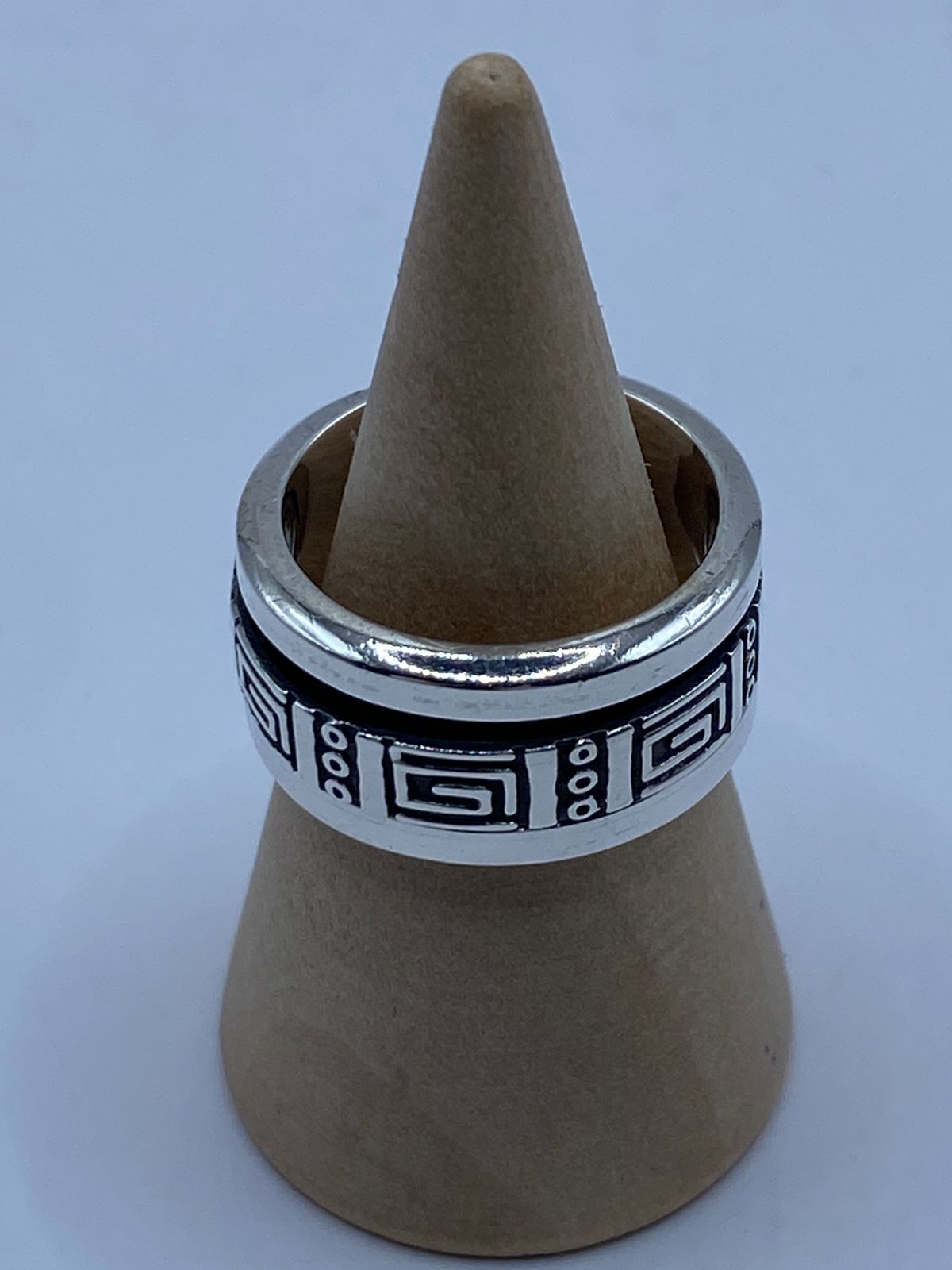 Anillo Giratorio de Plata 925 con Diseño Greca Geométrica, vista lateral
