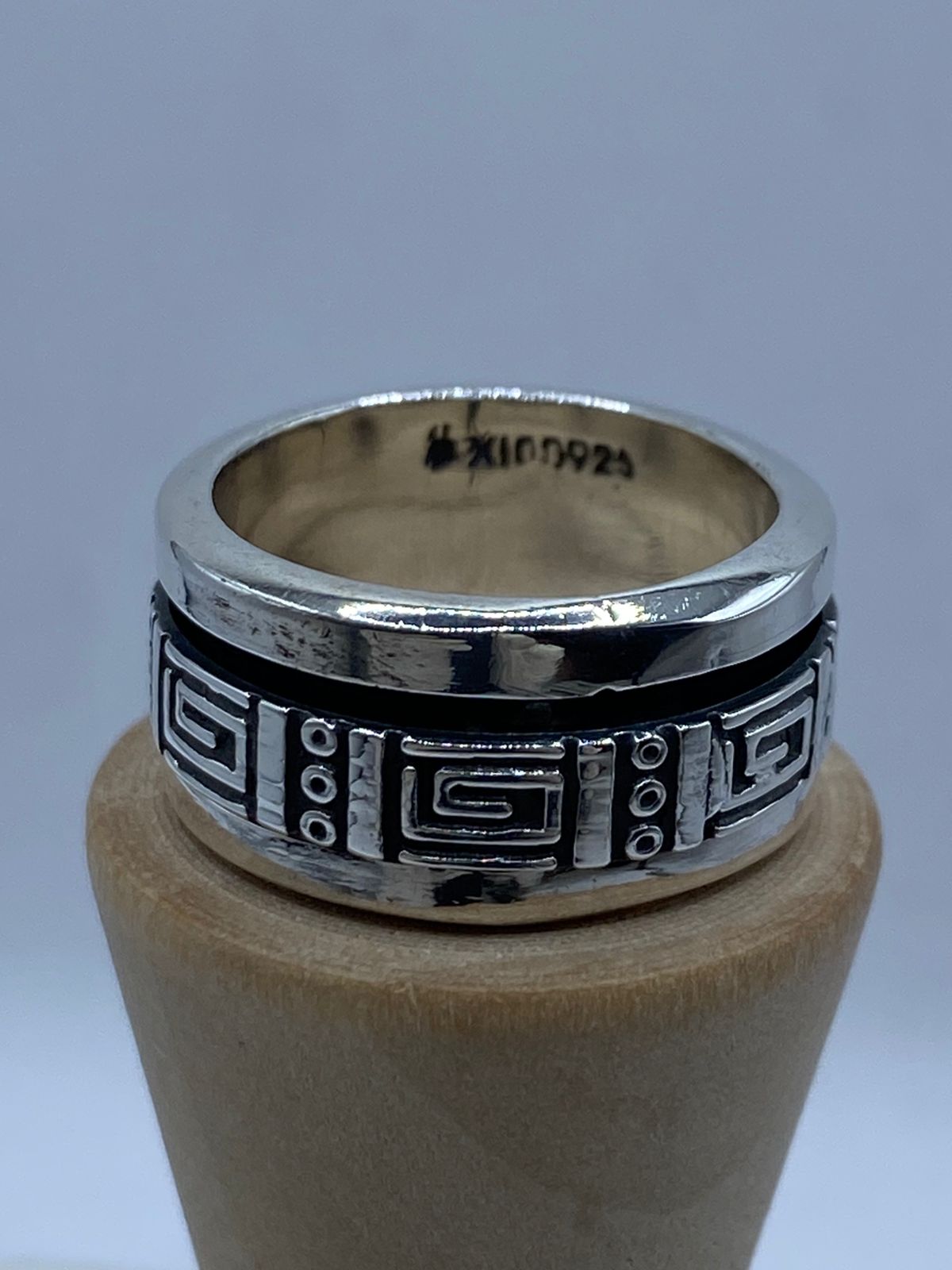 Anillo Giratorio de Plata 925 con Diseño Greca Geométrica, peso en gramos (báscula)