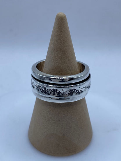 Anillo Giratorio de Plata 925 con Diseño de Hoja de Maple, vista frontal