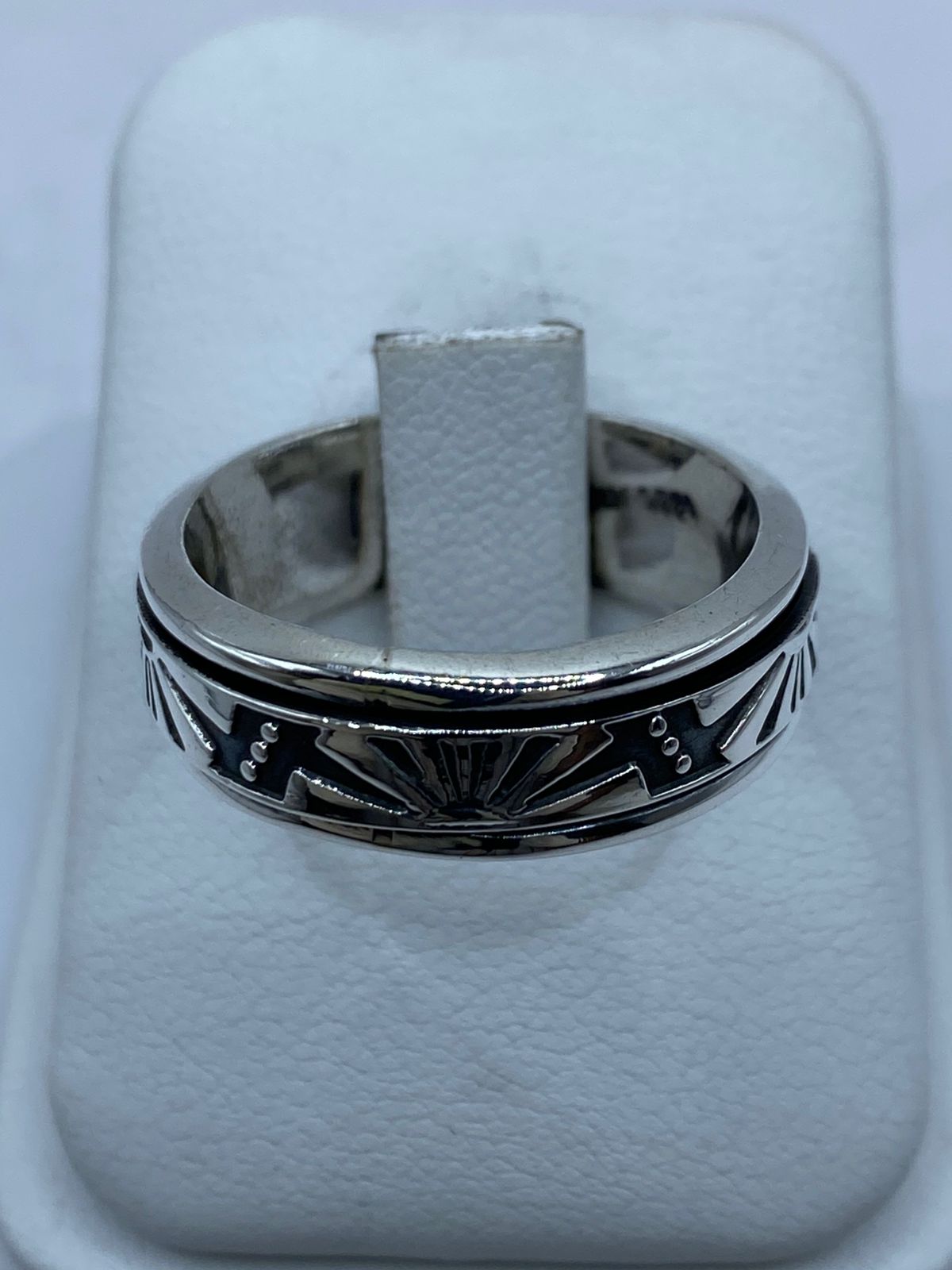 Anillo Giratorio de Plata .925 con Diseño Sol Naciente, vista lateral