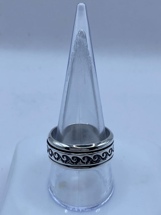 Anillo Giratorio de Plata 925 con Diseño de Olas, vista frontal