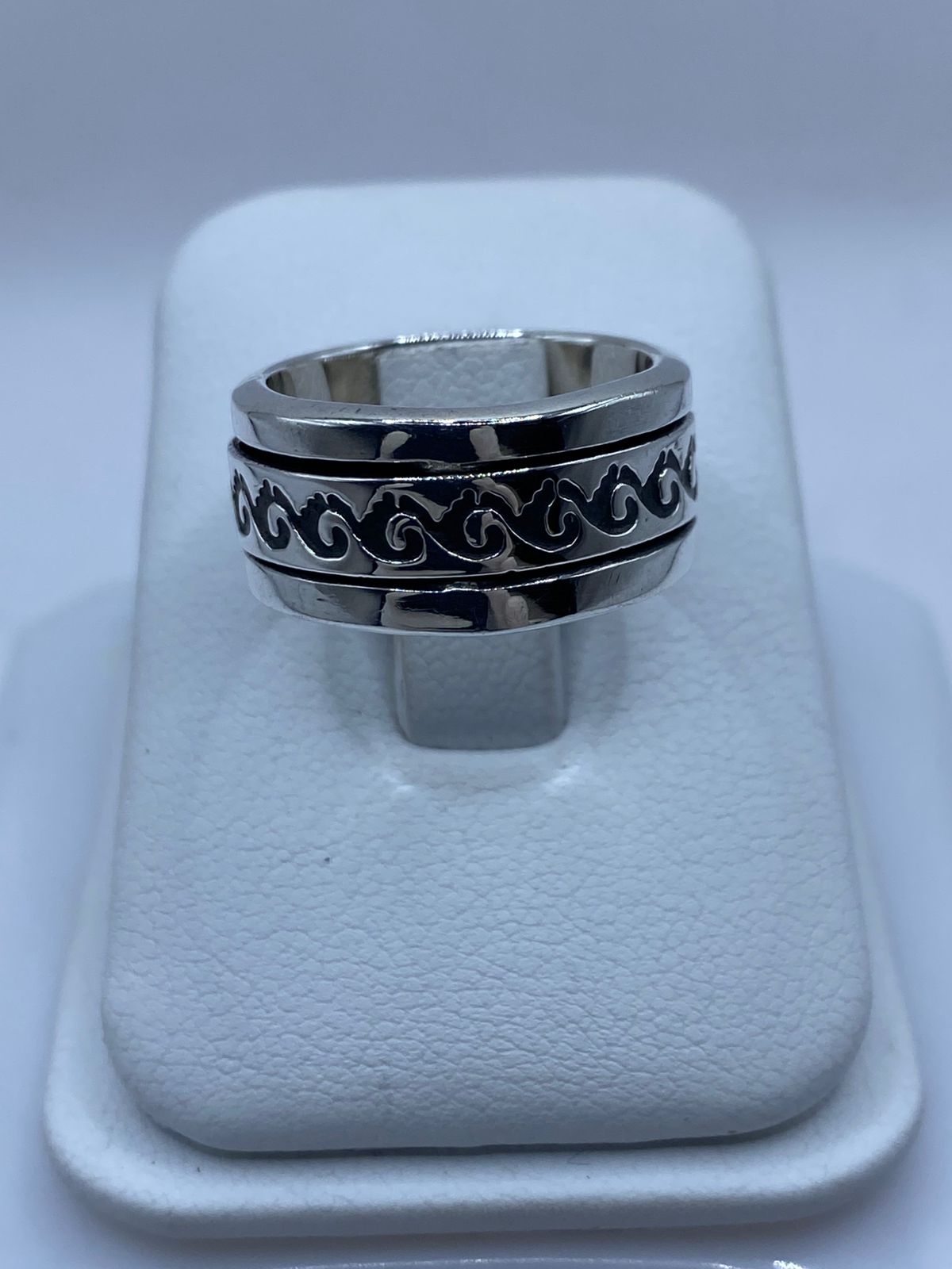 Anillo Giratorio de Plata 925 con Diseño de Olas, vista frontal