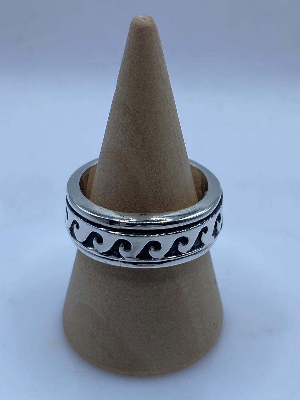 Anillo Giratorio de Plata 925 con Diseño de Olas, vista posterior