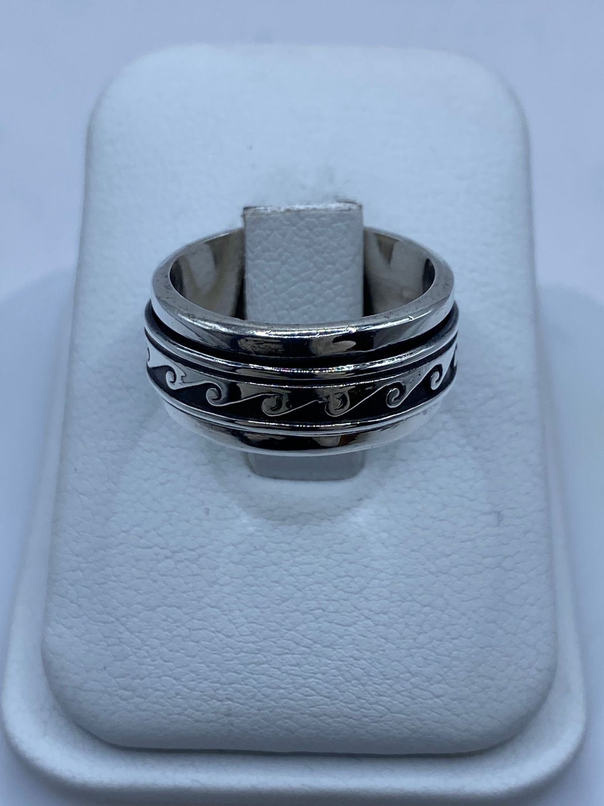 Anillo Giratorio de Plata 925 con Diseño de Olas, vista posterior