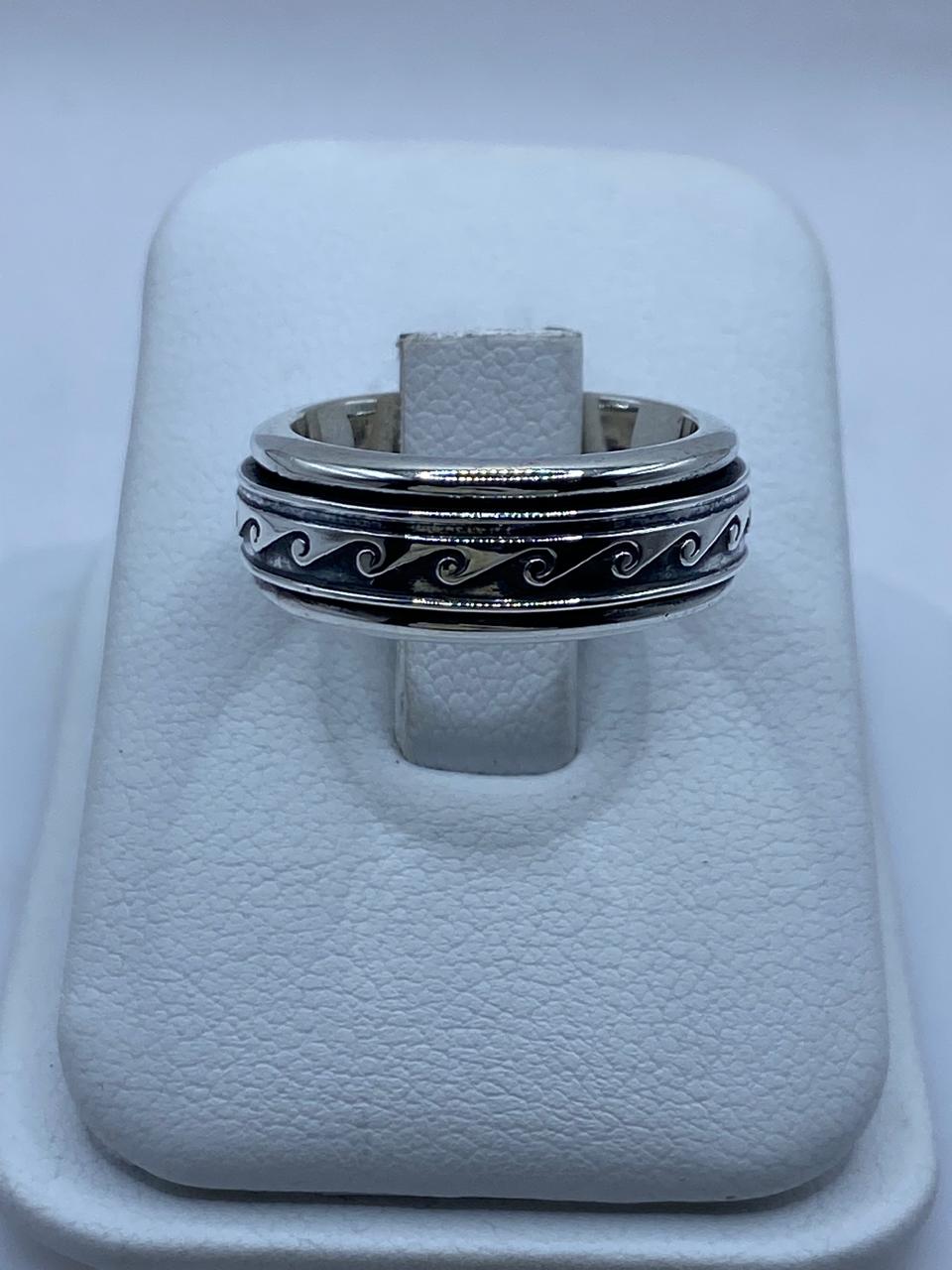 Anillo Giratorio de Plata 925 con Diseño de Olas — vista lateral