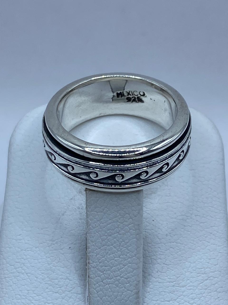 Anillo Giratorio de Plata 925 con Diseño de Olas, vista frontal