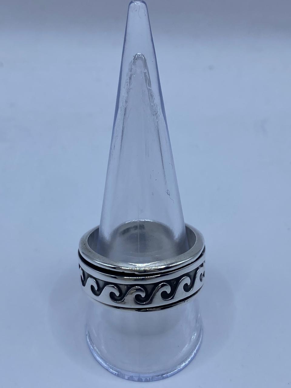 Anillo Giratorio de Plata 925 con Diseño de Olas — vista lateral