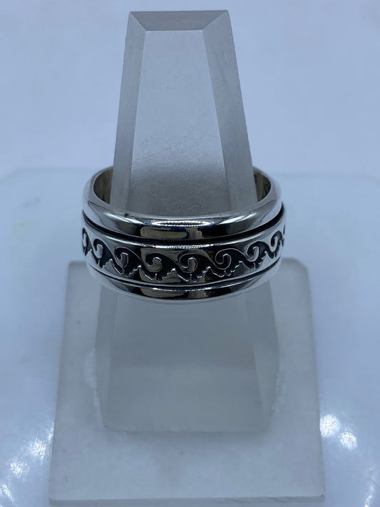 Anillo Giratorio de Plata .925 con Diseño de Olas — vista lateral