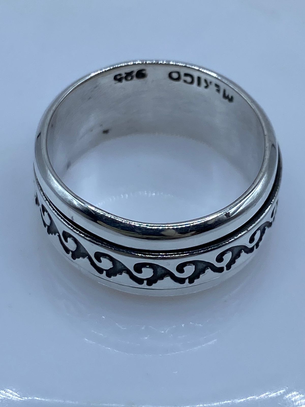 Anillo Giratorio de Plata .925 con Diseño de Olas, sello de autenticidad Plata Ley .925