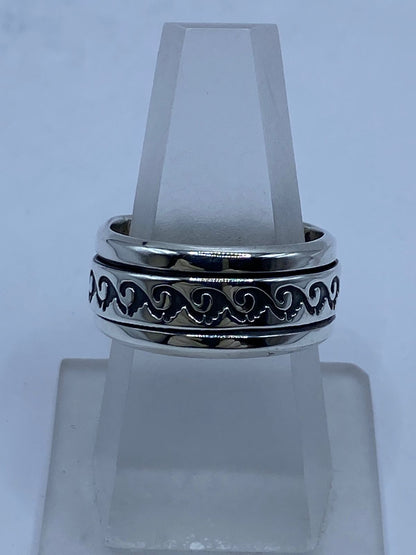 Anillo Giratorio de Plata .925 con Diseño de Olas, vista lateral