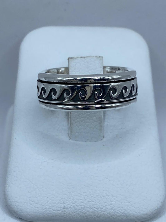 Anillo Giratorio de Plata 925 con Diseño de Olas Clásicas — vista lateral