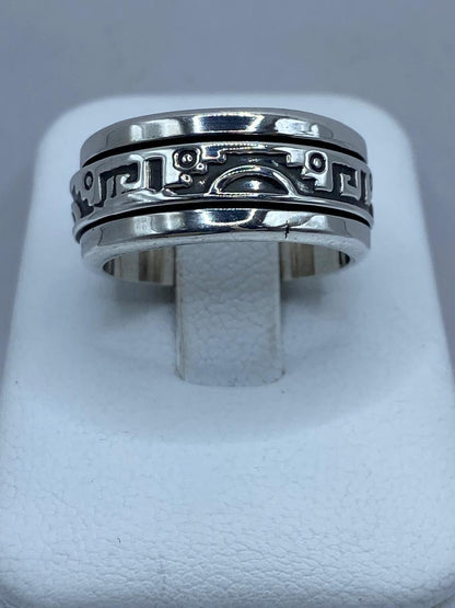 Anillo Giratorio de Plata 925 con Diseño Prehispánico, vista lateral