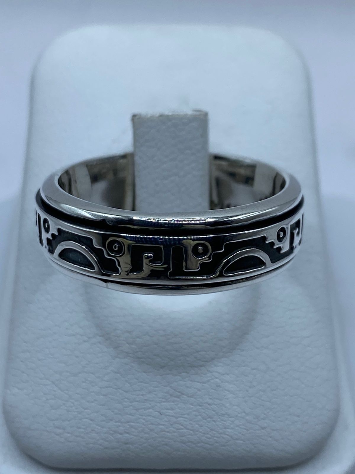 Anillo Giratorio de Plata .925 con Diseño Prehispánico, vista frontal