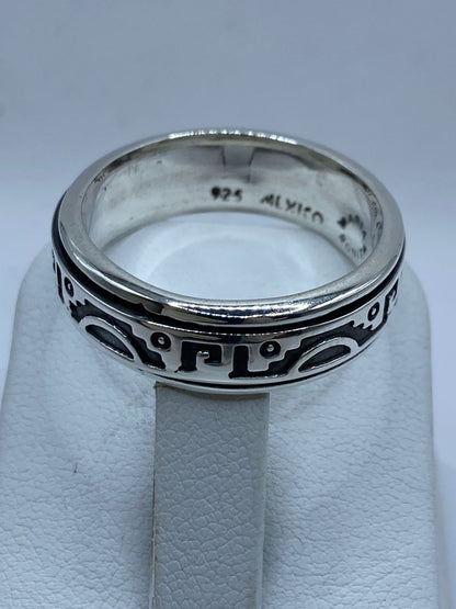 Anillo Giratorio de Plata .925 con Diseño Prehispánico, vista lateral