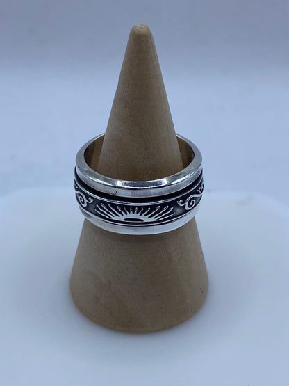 Anillo Giratorio de Plata 925 con Diseño Sol Naciente, vista lateral