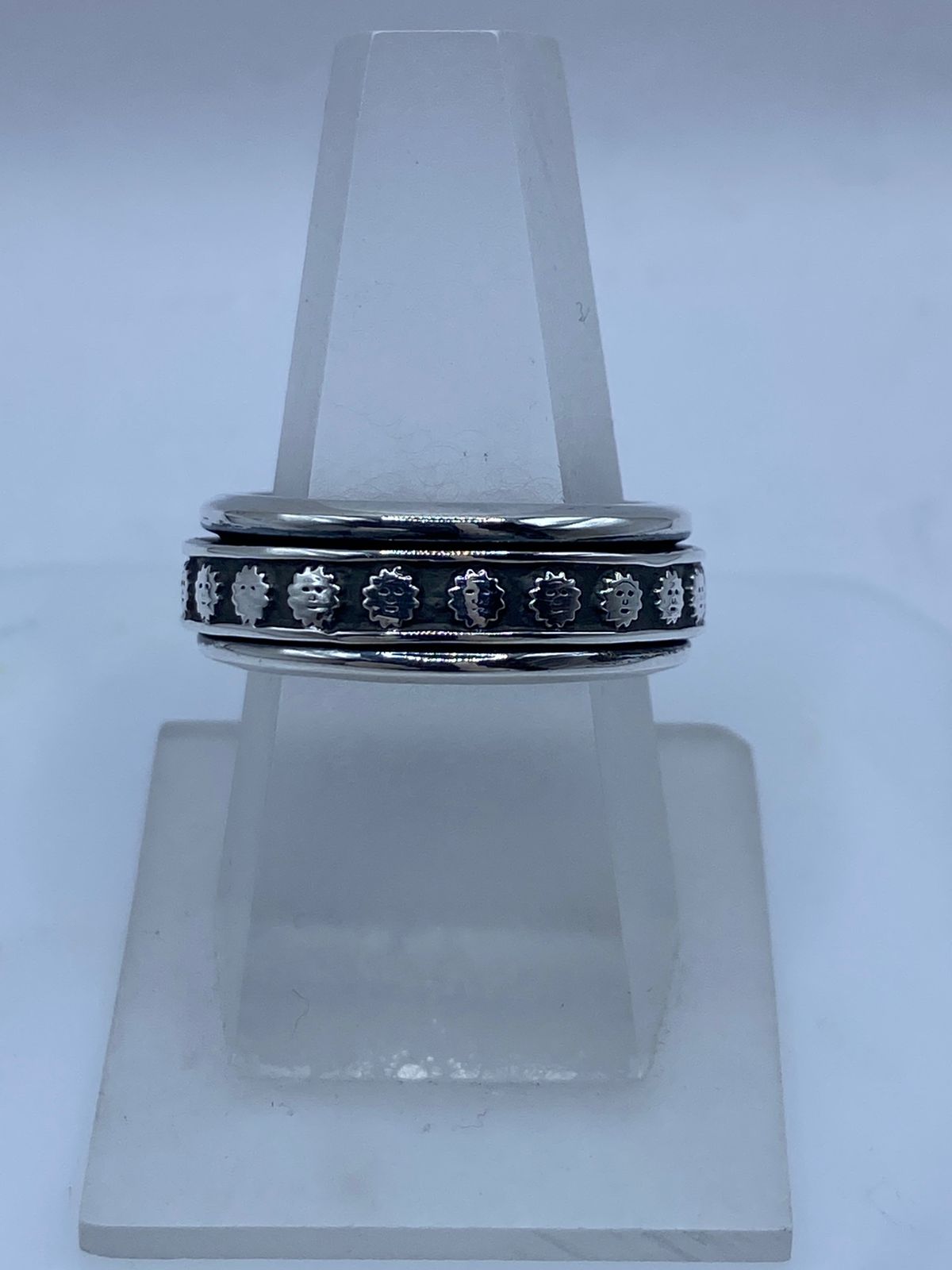 Anillo Giratorio de Plata 925 con Diseño de Soles — vista lateral