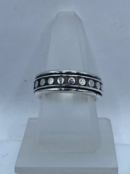 Anillo Giratorio de Plata 925 con Diseño de Soles, vista frontal